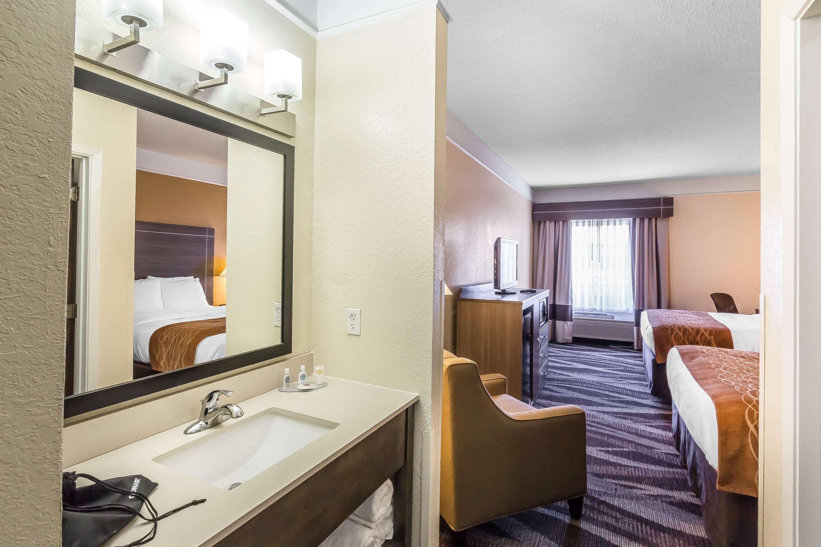 Comfort Inn Near Frost Bank Center ซานอันโตนิโอ ภายนอก รูปภาพ