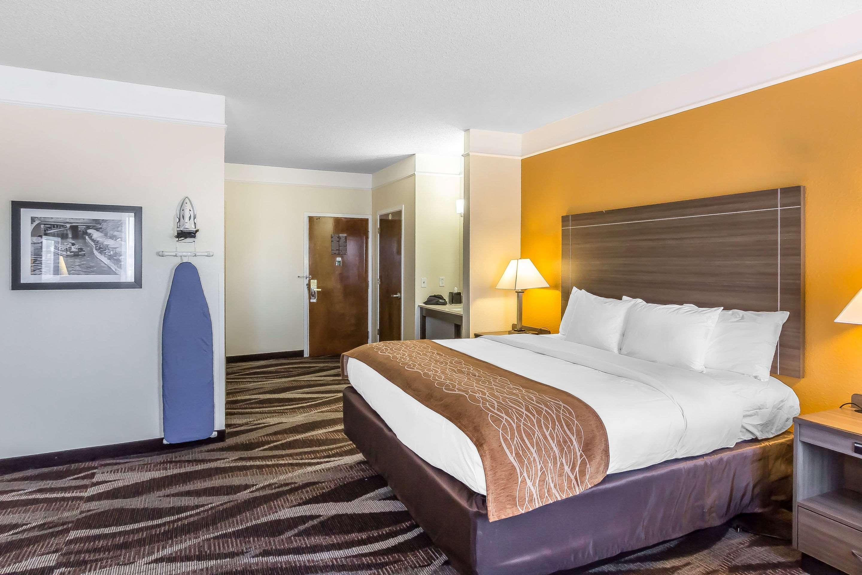 Comfort Inn Near Frost Bank Center ซานอันโตนิโอ ภายนอก รูปภาพ